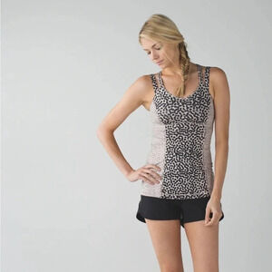 Lululemon Happy Strappy
Tank Ace  Spot Grain Black Dottie Dash Grain Size 4